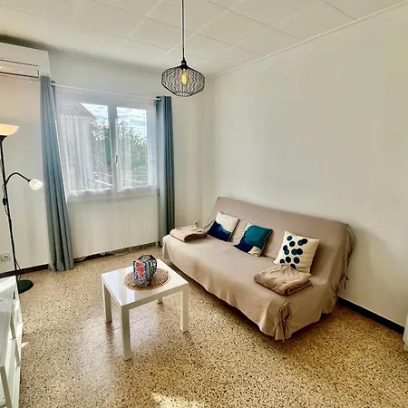 Bright For A Pleasant In Апартаменты Йер
